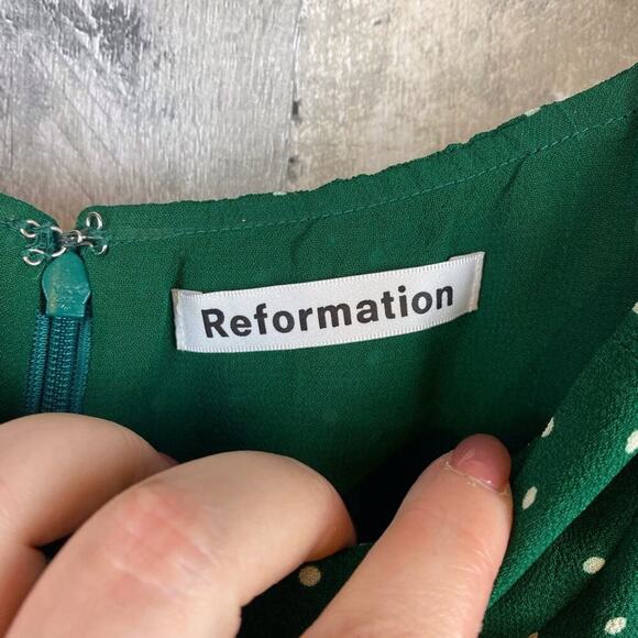 Reformation The Beatrice Dress in Kelly Green Polka Dots Size 0. - Picture 9 of 12